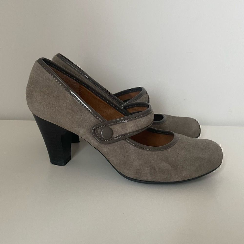 Softshoe By Medicus Mary Jane Grey Suede Heels Pumps Women’s Size 9.5